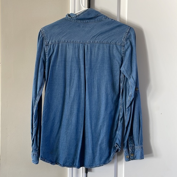 Francesca's Chambray Jean Button Down Top - Picture 3 of 5